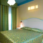 Aurora מלון 3*