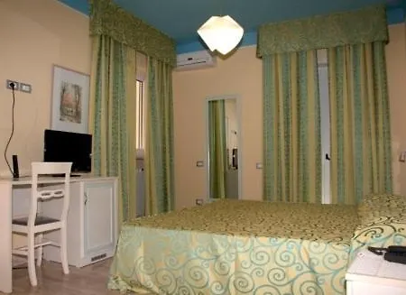 Aurora Hotel Latina