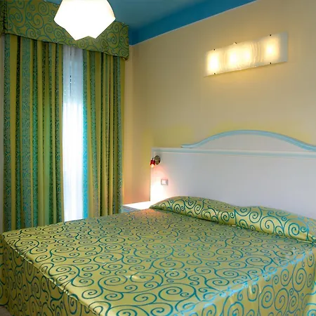 Aurora Hotel 3*